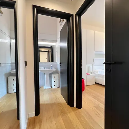 Oro Apartment, *
