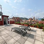 Oro Apartment, *